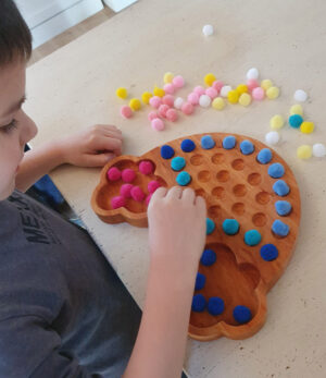 Montessori Pomůcky Třídící kuličková duha