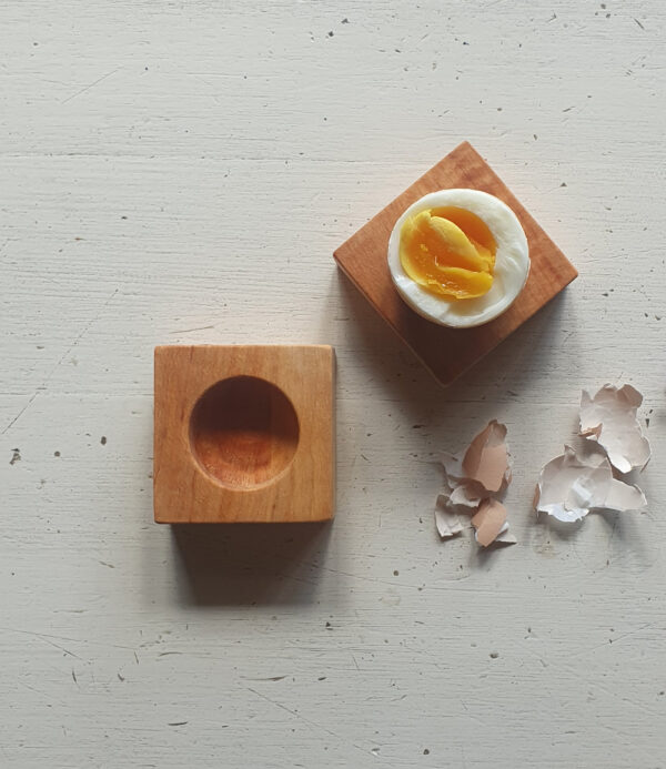 Kostka stojánek na vajíčka 2ks novy dřevěné stojánky